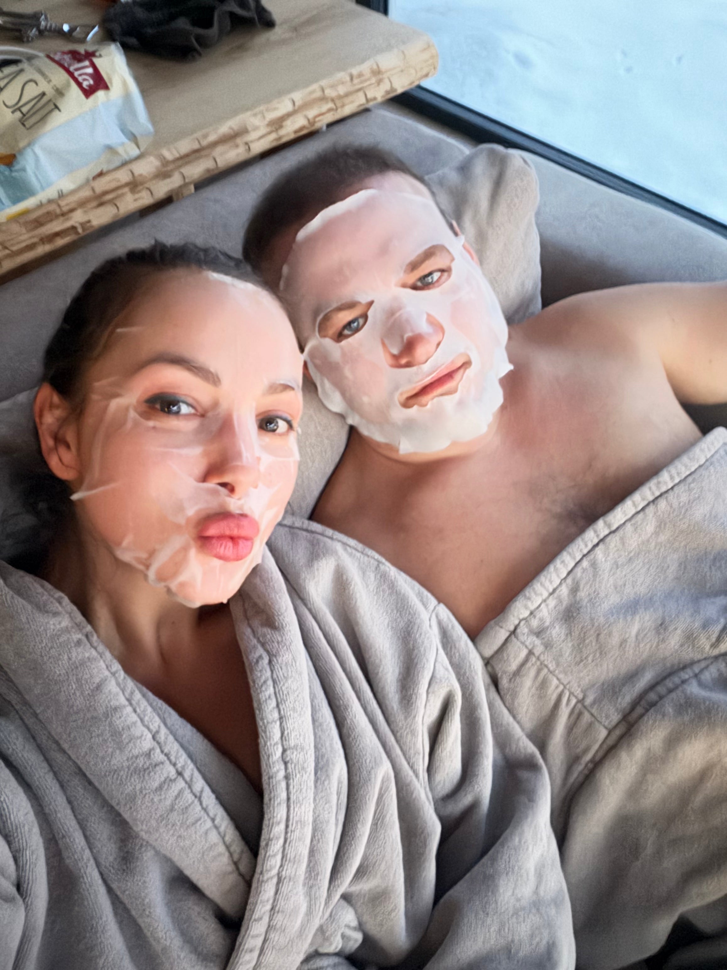 YU.R ME Vitamin C Mask lakštinė veido kaukė su vitaminu C