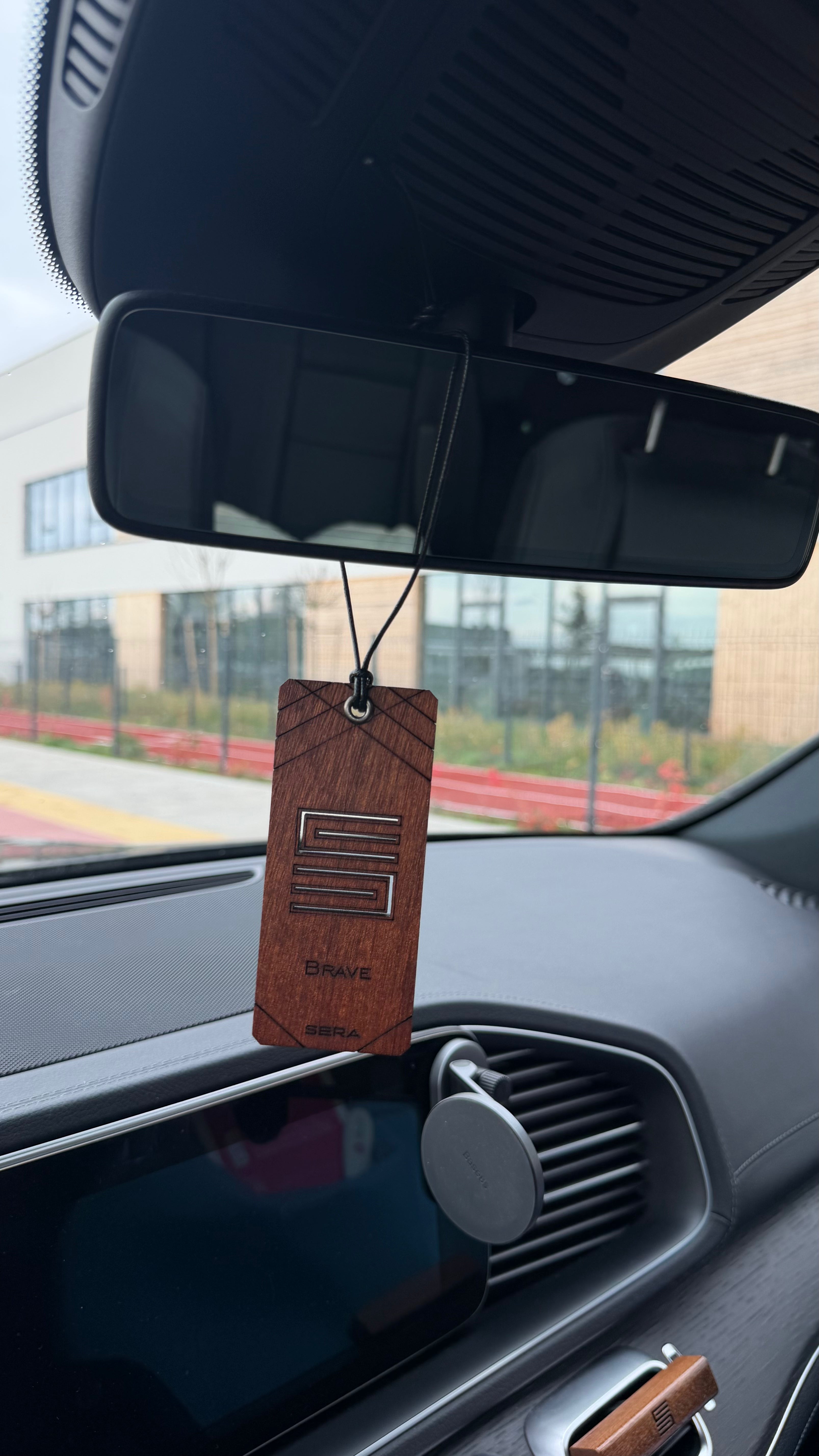 SERA medinis pakabinamas oro gaiviklis automobiliui