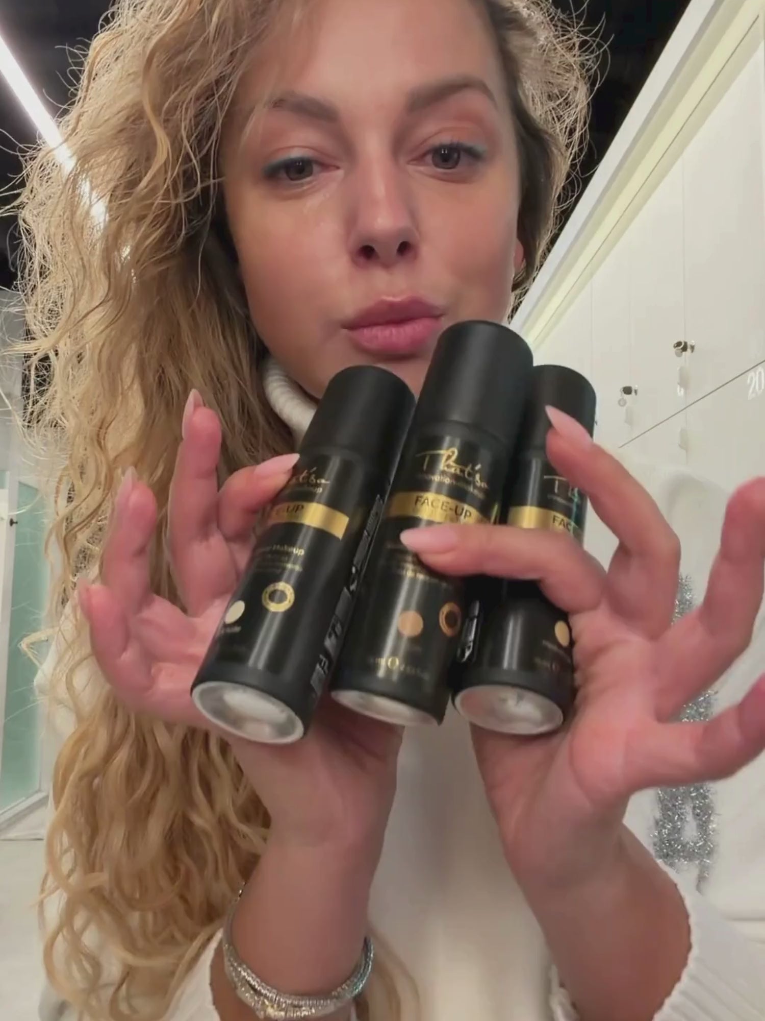 That'so FACE-UP rinkinys purškiama pudra ir šepetėlis