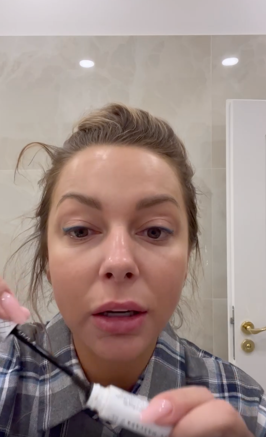 Nourishing care mascara with keratin