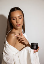 YOU ARE Smooth giliai drėkinantis kūno kremas, 200 g